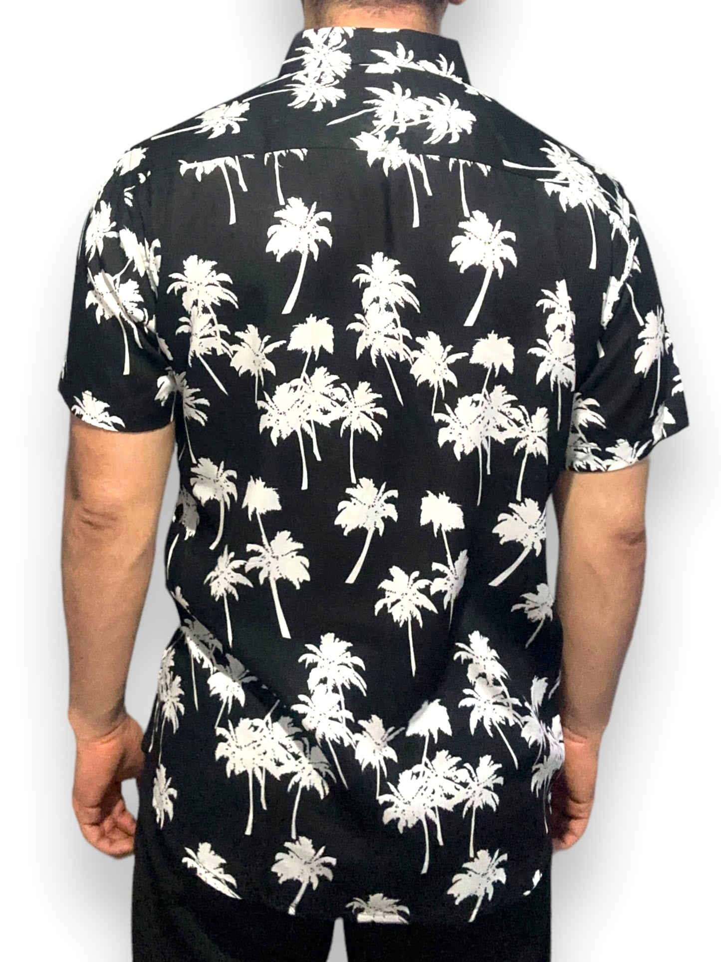 Camisa Hawaiana de Caballero Estampado Negro de Palmeras