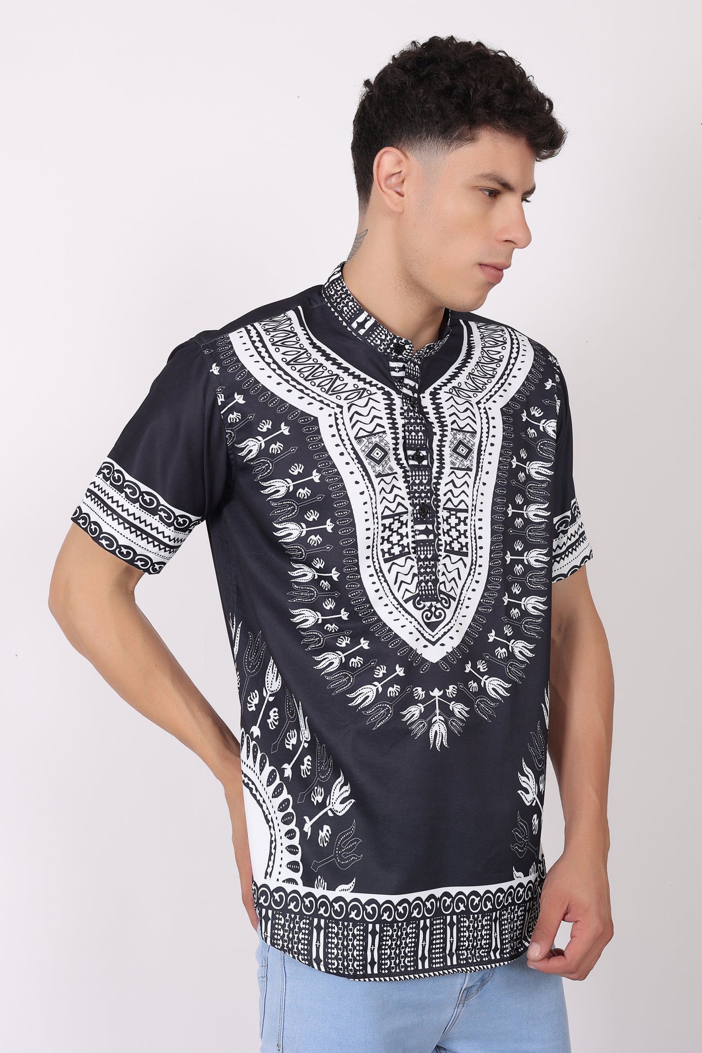 Camisa de Hombre Afrocaribeño Negro con Blanco de Botones Cuello Chino HS405