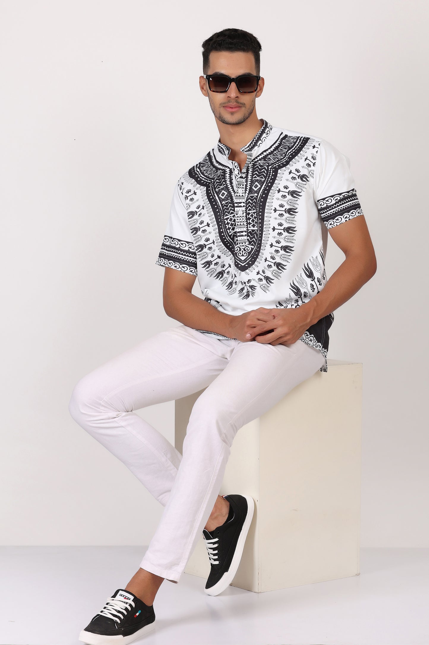 Camisa de Hombre Afrocaribeño Blanco de Botones Cuello Chino HS405